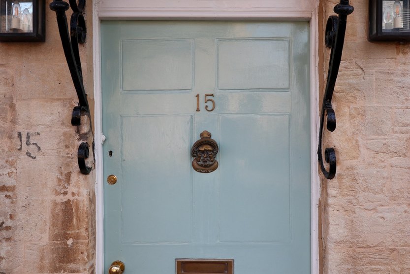 Голубая входная дверь по фен-шуй